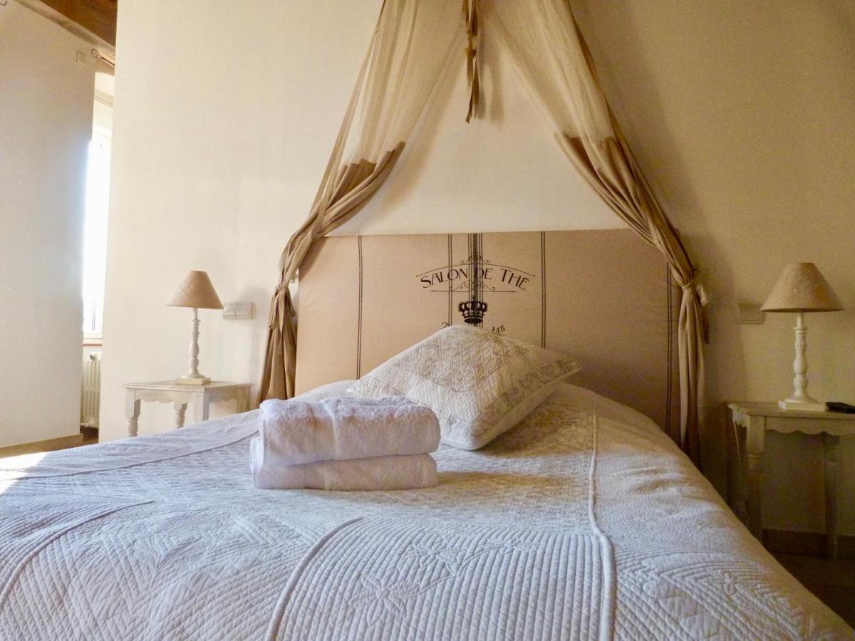 Bed and Breakfast Domaine Du Manoir Les Avenières Exterior foto
