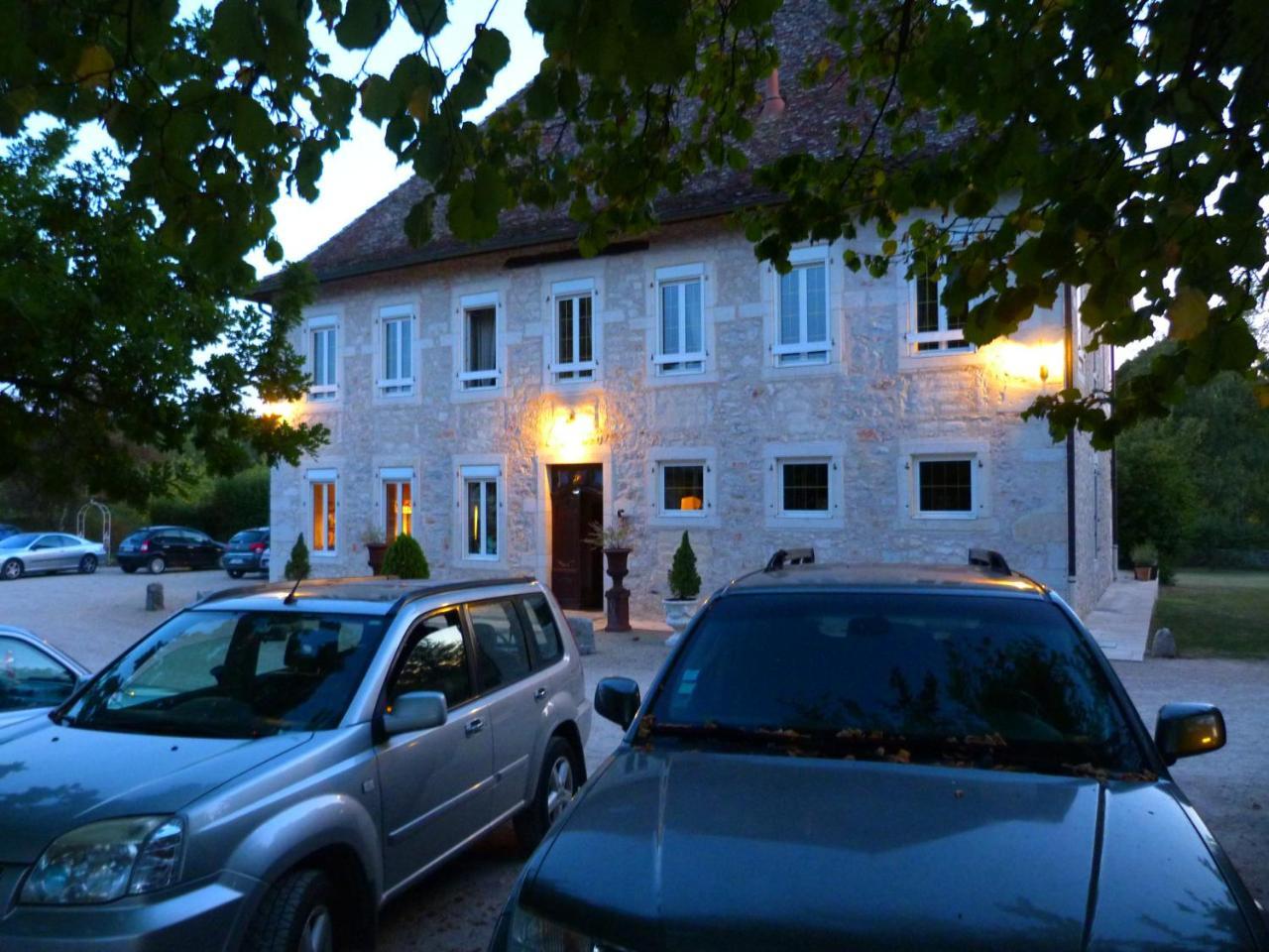 Bed and Breakfast Domaine Du Manoir Les Avenières Exterior foto